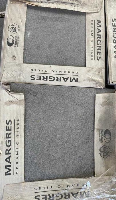 Azulejos novos de dimensões cores e quantidades diversas a partir 5€m2