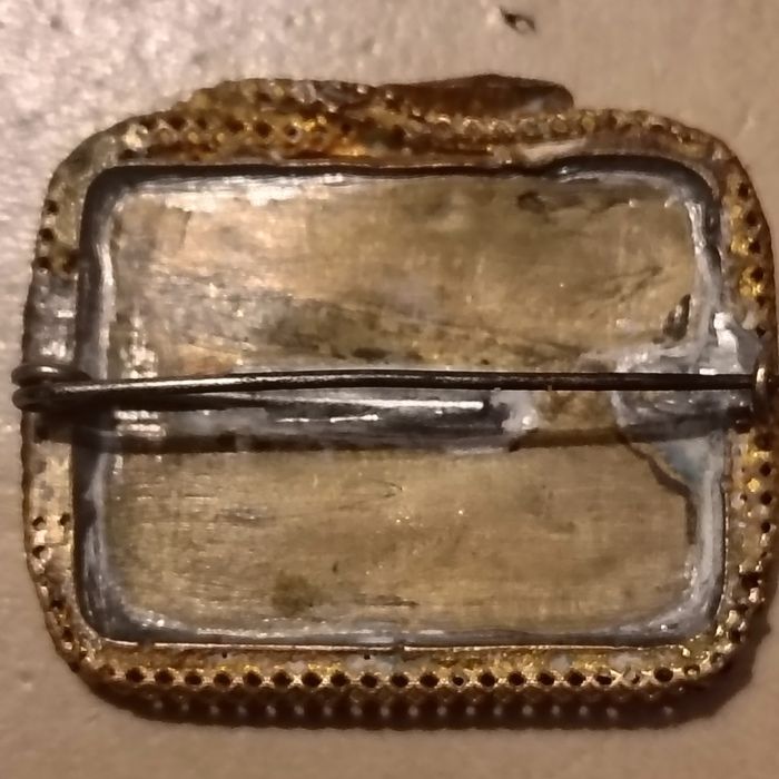 Alfinete de peito procelana e metal em forma de cobra