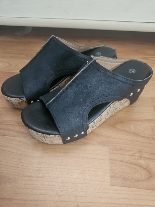 Buty na koturnie 38