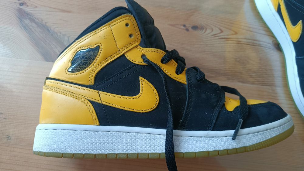 Nike Air Jordan 1 mid se HJ5940-071 rozm 39 (24.5 cm)