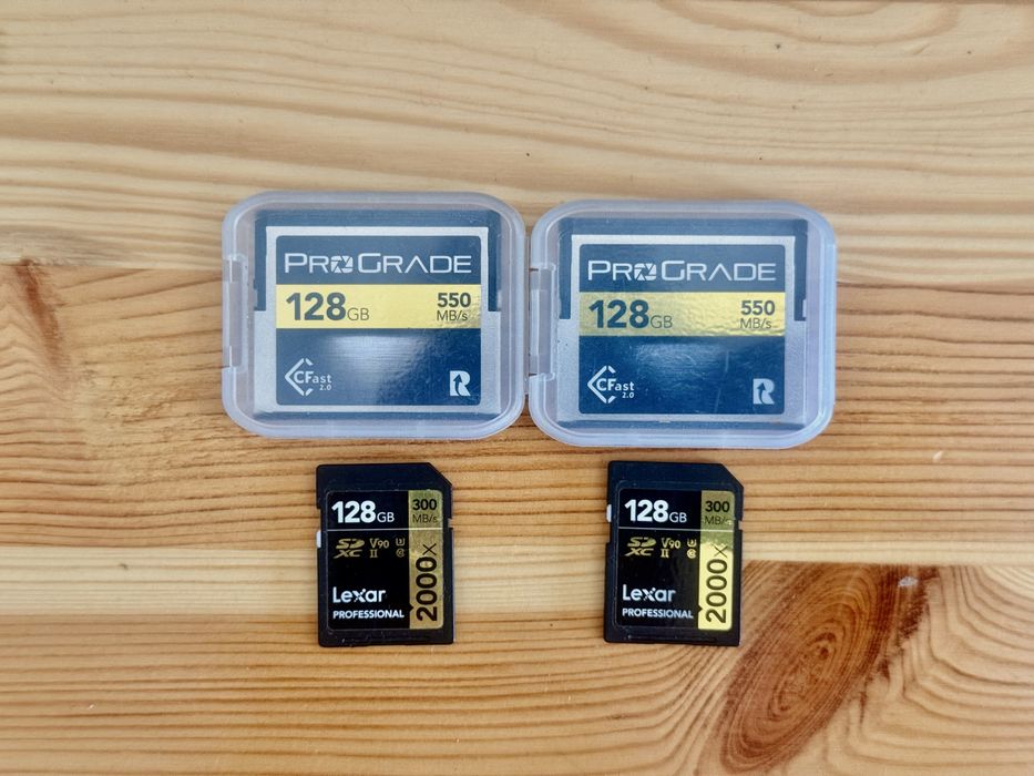 2 Cartões CF + 2 Cartões SD