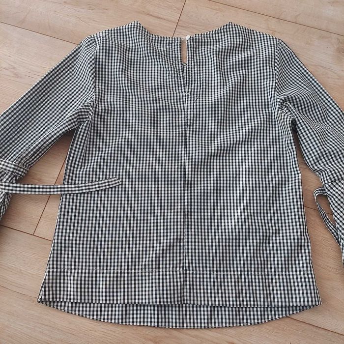 Bluzka C&A z aplikacją