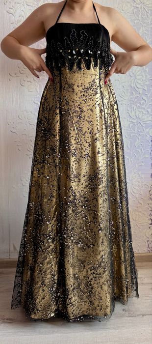 Вечірня сукня максі