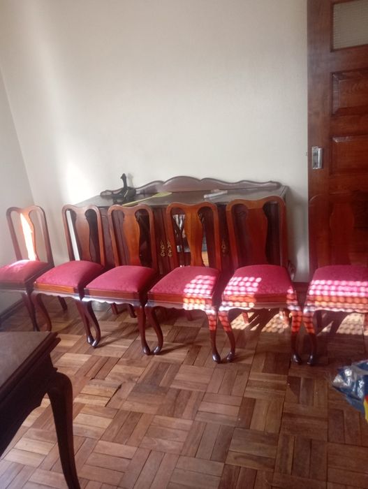 Vendo estas cadeiras muitas bonitas bom estado