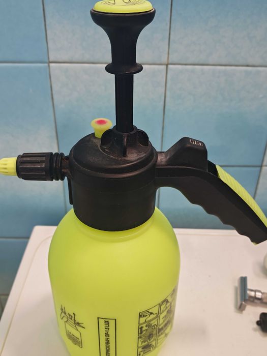 Ручной помповый опрыскиватель ( лопнула бутылка) пульверизатор, брызг