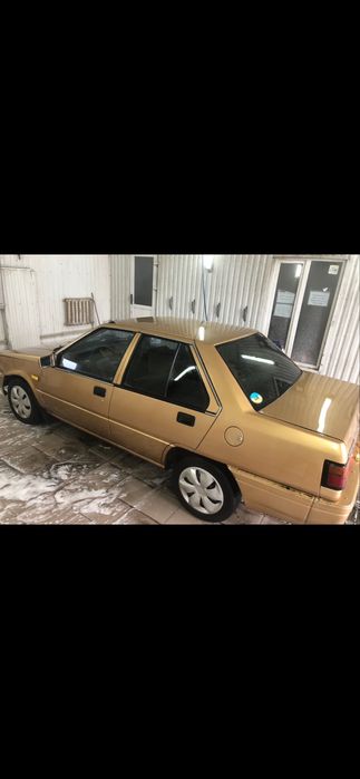 Міцубіші лансер.