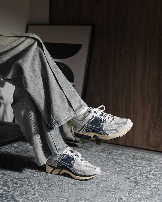 Кросівки NIKE Air Zoom Vomero 5 (EU 44) Оригінал Білі Чоловічі На Літо Нові
