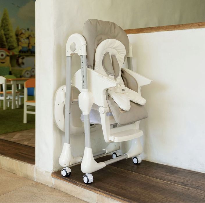 Столик для годування