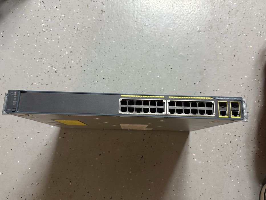 Switch cisco WS - C2960 - 24PC - L