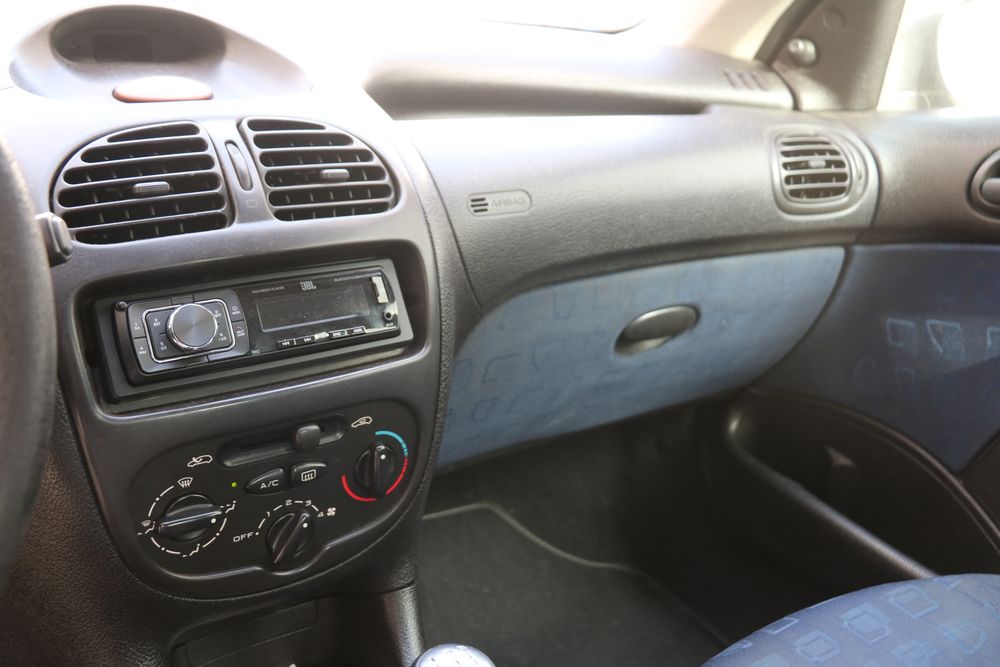 Peugeot 206 , 1100 a gasolina
