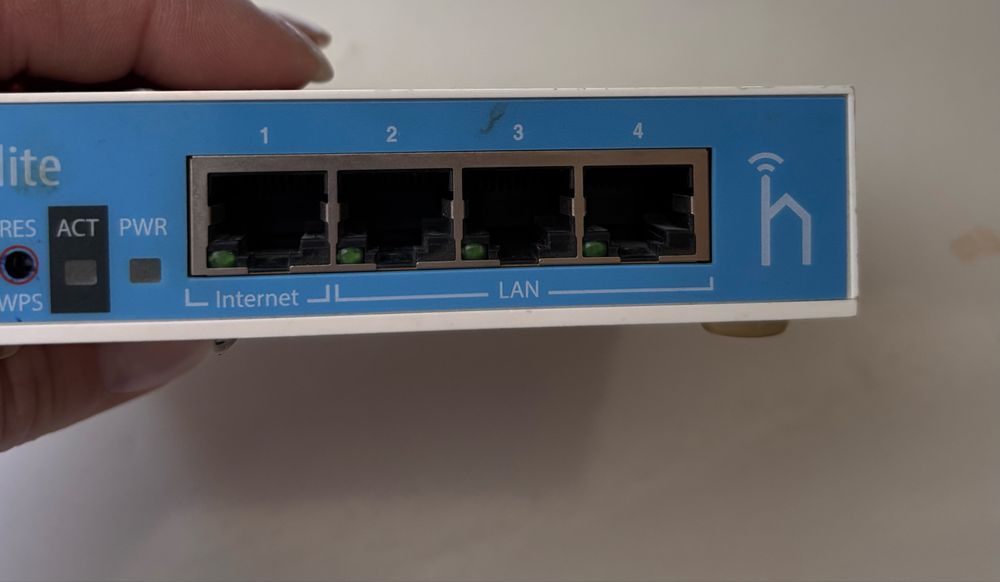 Wi-Fi роутер MikroTik hAP lite (RB941-2nD)