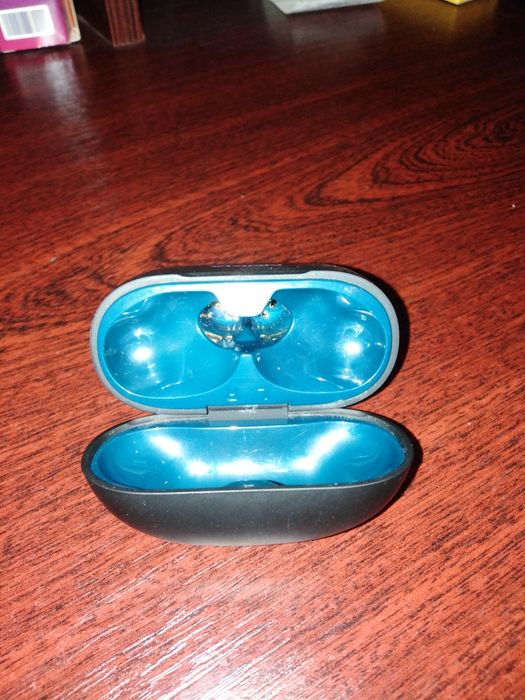 Продам бокс для наушников.