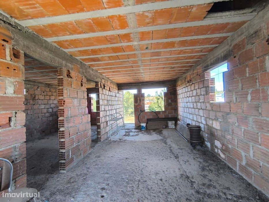 Casa para Recuperar em Bragança com Vista para a Montanha