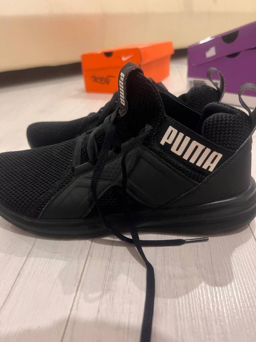 Кросівки прогулянаові і до залу . Дихаючі