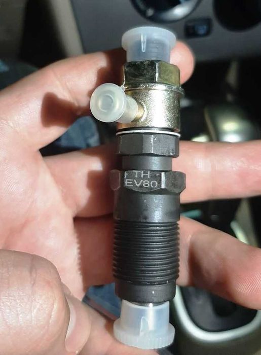 Форсунка KM2V80 орігінал з Європи! - для двигунів Kipor та Stager