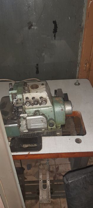 Продам оверлок и петельную