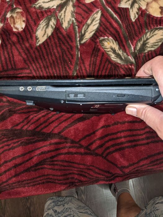 Продам.  Ноутбук Terra Mobile 1748 (W270HU)