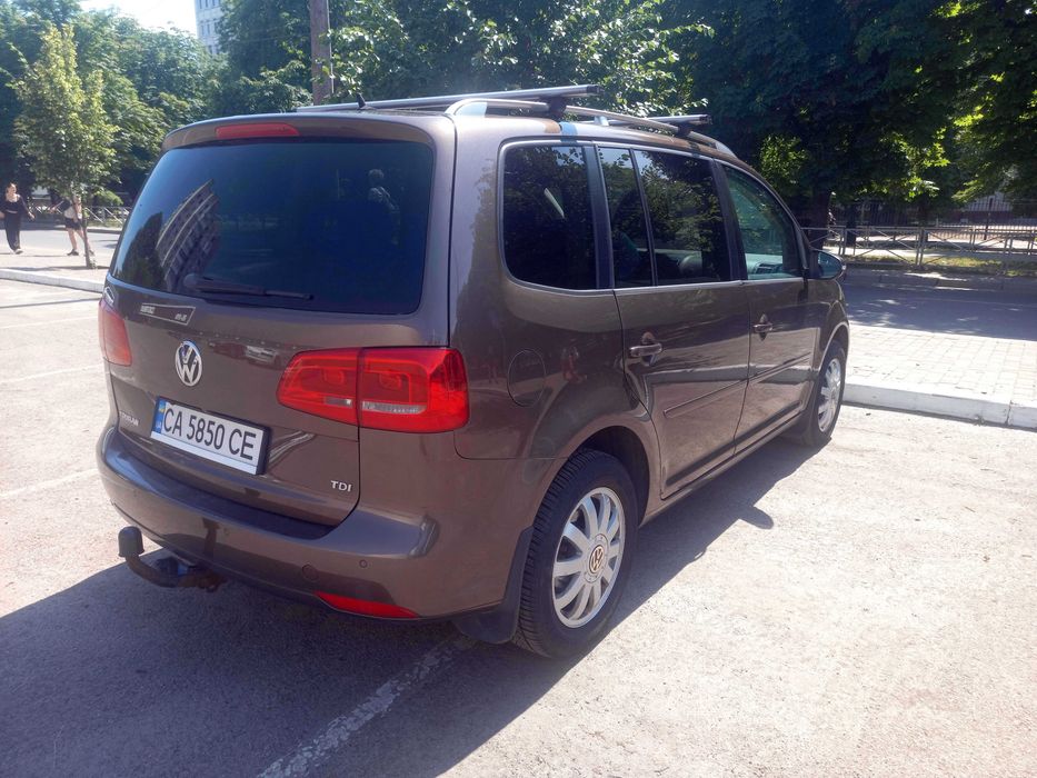 Volkswagen Touran 2011  2.0D AT (140 к.с.) Стан -Хороший.!
