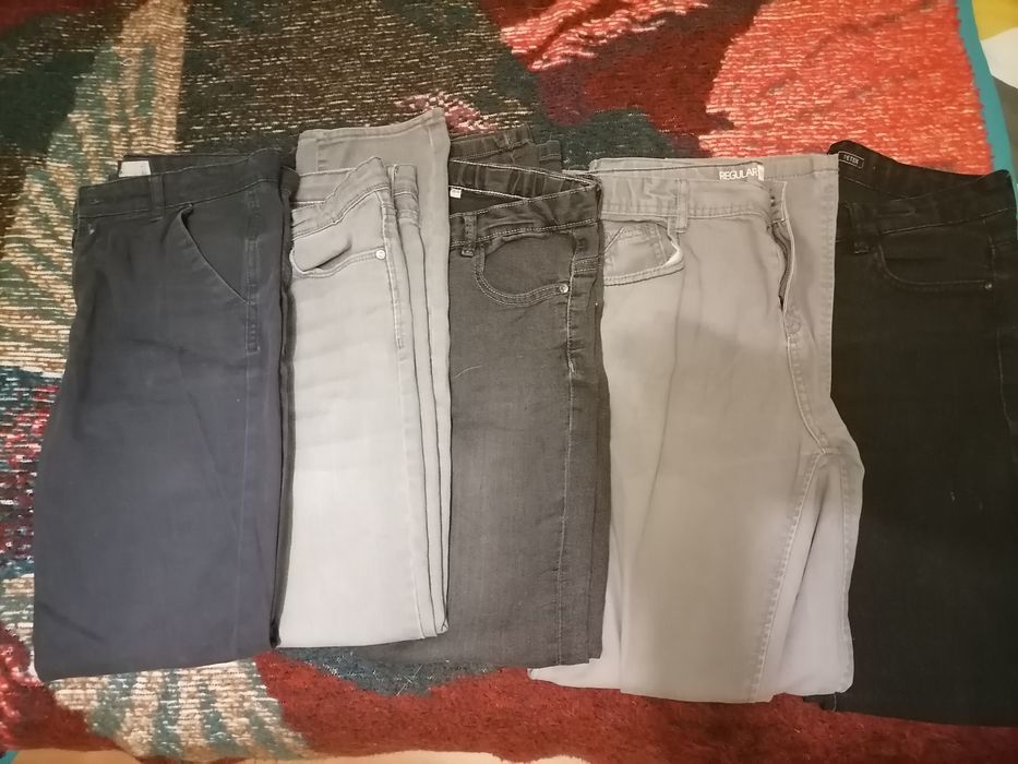 Roupa em segunda mão em bom estado