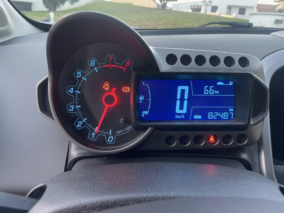 Chevrolet Aveo 1.2 LS (2012) – Apenas 82000 km | Engate Reboque