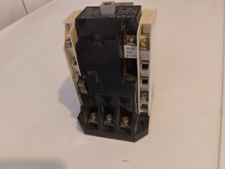 stycznik elektryczny