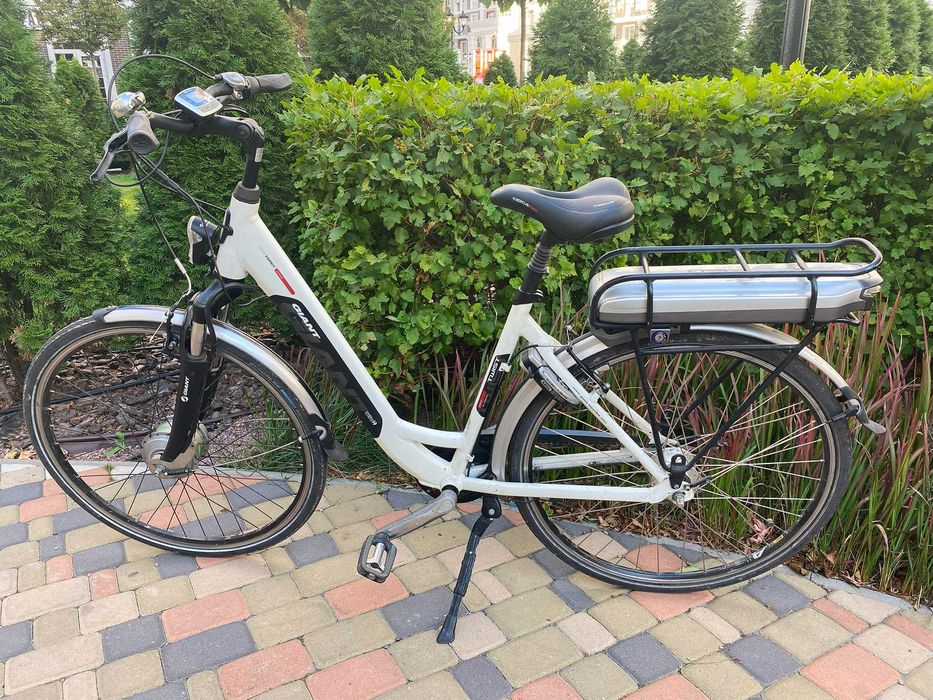 Електровелосипед Giant Twist Esprit Power (M, чорний/білий, б/у