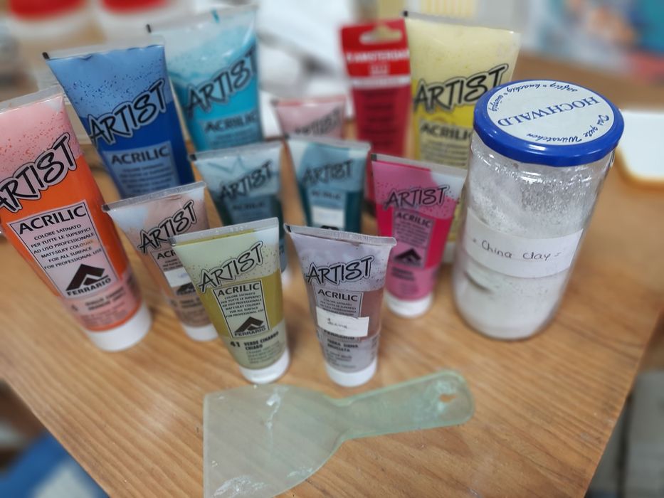 Material de pintura, tintas acrilicas, china clay, resina, pedras colo