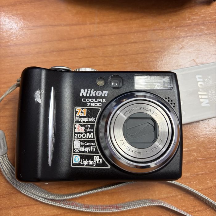 Máquina fotográfica NIKON Coolpix E-7900