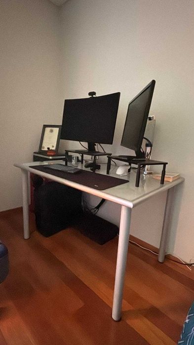 Quarto completo - cama 160x200, secretária, cadeira gaming (Maia)