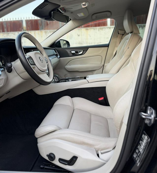 Volvo V60 2.0 T8 AWD TE Inscription  390cv-2020(iva dedutível)