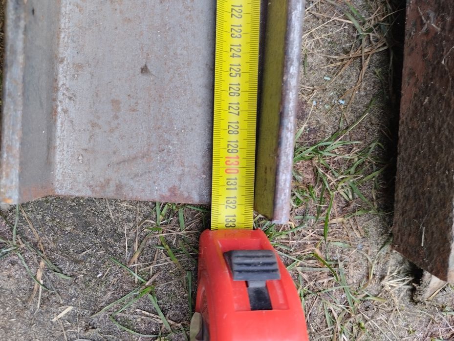 Продам тиски тяжкі. куски швелера ,труба профільна ,кругляк