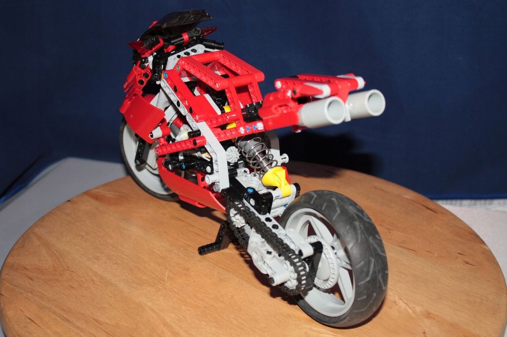 Lego Technic 8420 Uliczny ścigacz
