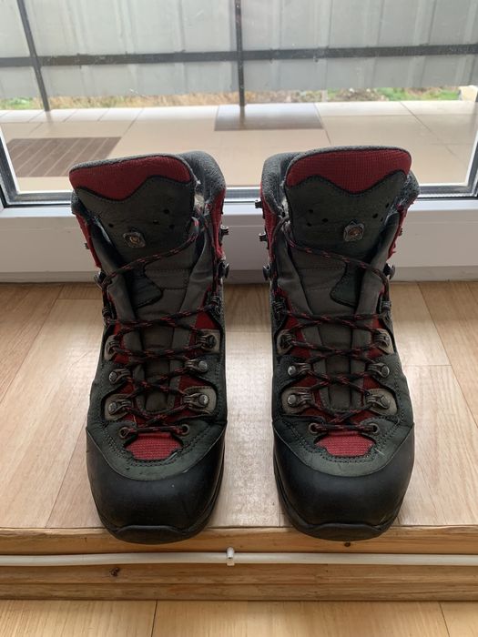 LOWA / трекінгові черевики