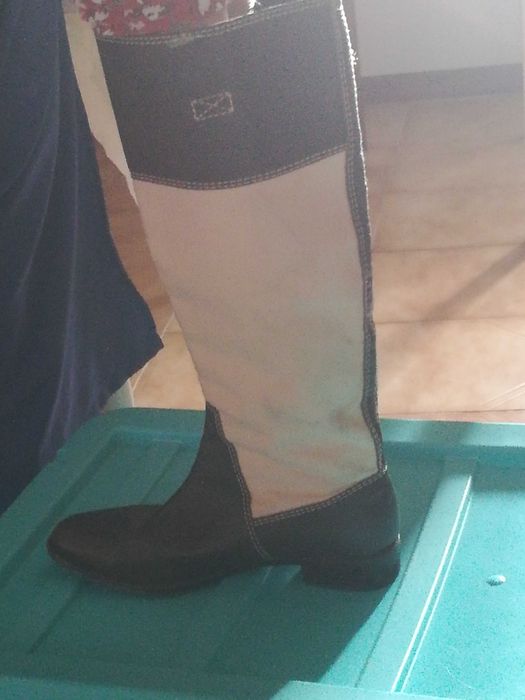 Botas altas pelo joelho