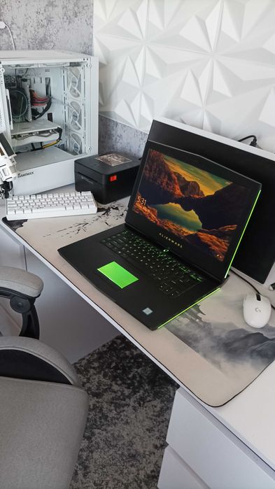 Alienware 15 R3 GTX 1070 8GB i7-7700HQ SSD NVMe Игровой ноутбук. Игровой ноутбук Alienware 15 R3 в хорошем рабочем состоянии.