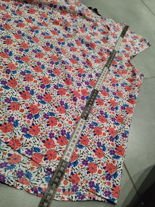R.46 zwiewna bluzeczka bez rękawów w kwiatuszki plus size