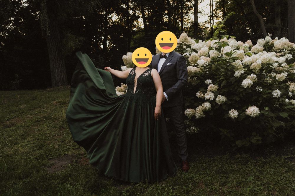 Sukienka ślubna w kolorze butelkowej zieleni. Jedyna taka - Oryginał