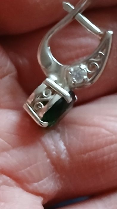 Kolczyki srebro 925 z zielonym kamieniem