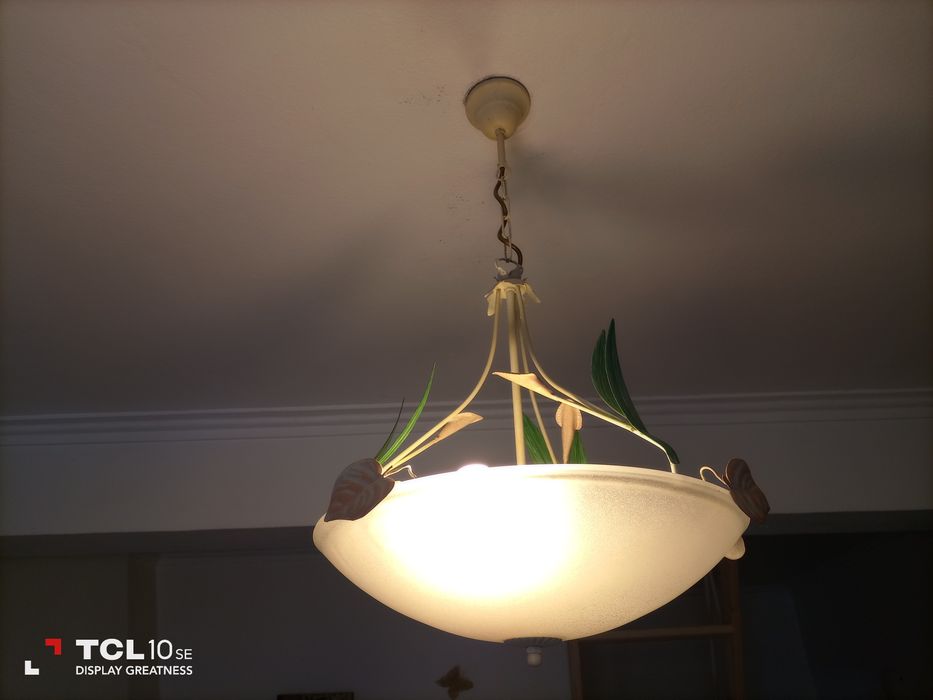 Candeeiro de sala em muito bom estado.