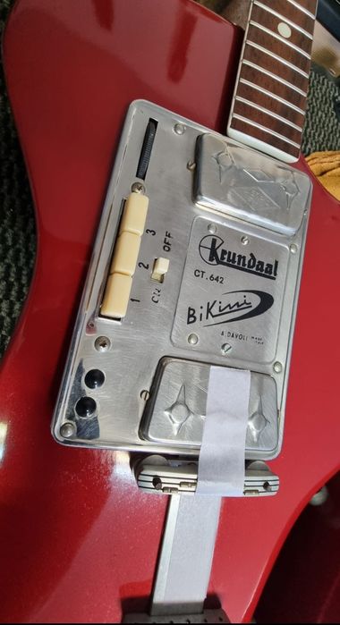 Guitarra Rara Wandre Bikini