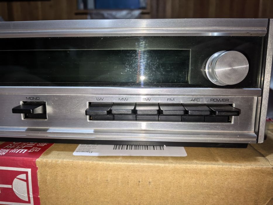 Радио тюнер Dual CT 110 Stereo ,диапазон -"FM (87.5–108 МГц), MW (СВ), LW (ДВ) и SW (КВ)"