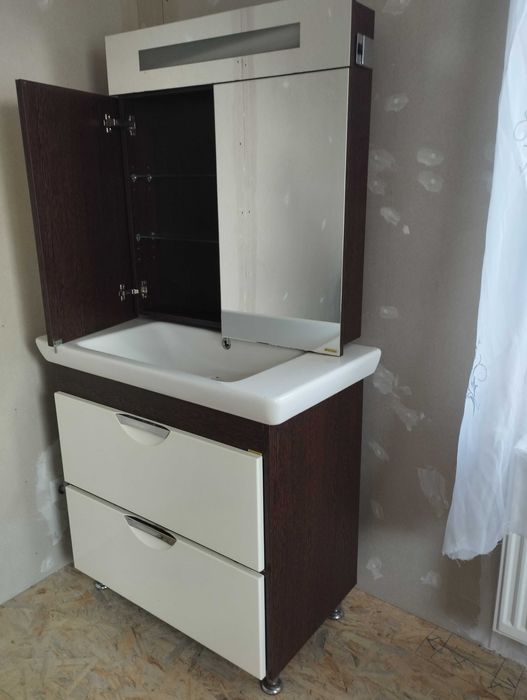 Дзеркало з підсвіткою, умивальник, тумба