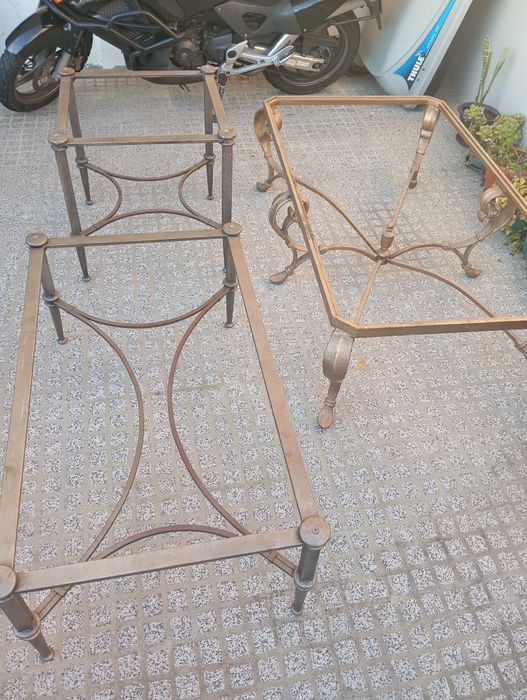 Mesas antigas em fundição