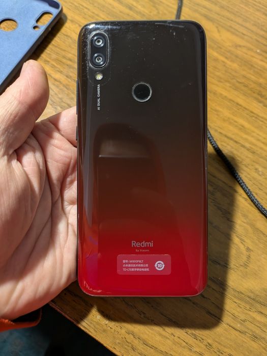 Смарфон телефон Xiaomi Redmi 7 (4/64)