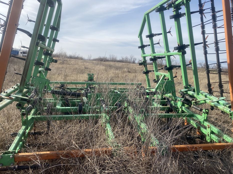 Продається практично новий культиватор. Всю війну стоіть не працює.