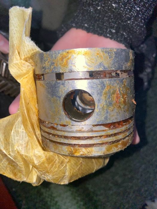 Продам поршні МТ