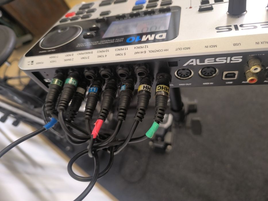 Bateria Eletrónica Híbrida Roland TD4 com Módulo Alesis DM10