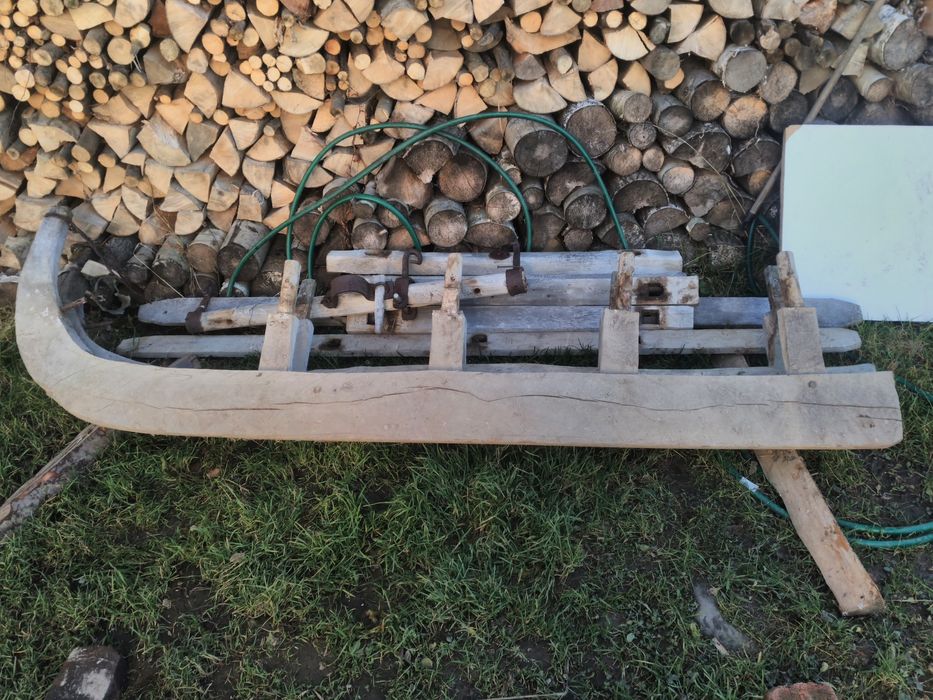 Сани для декору музею.