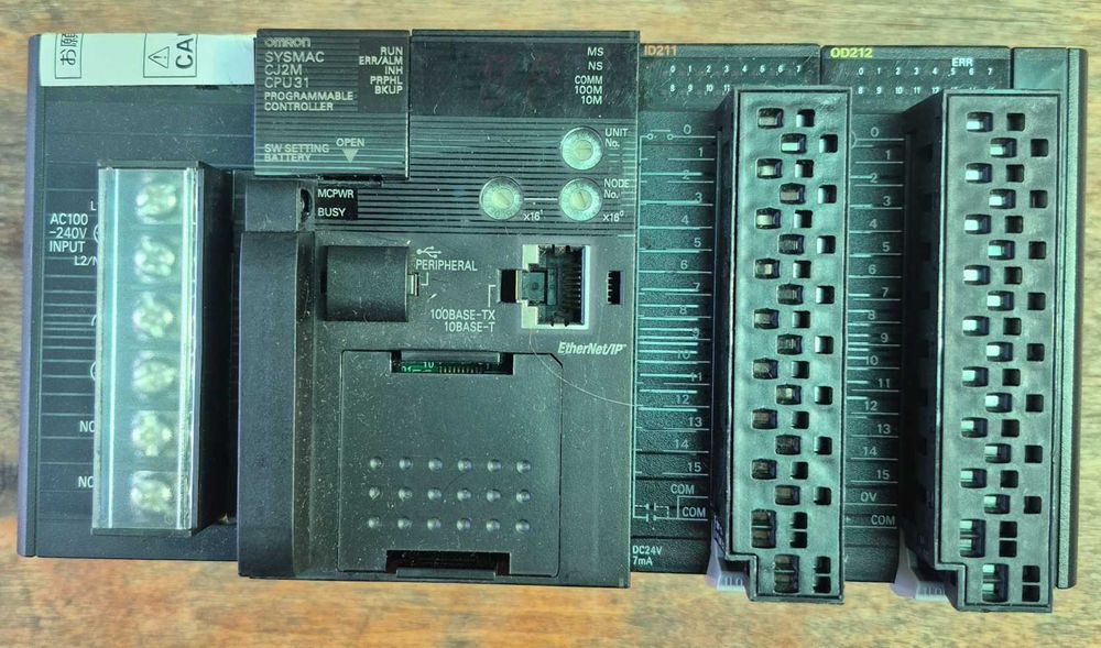 Vendo PLC Omron CJ2M CPU31