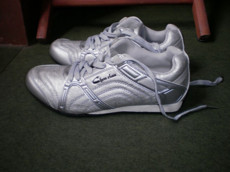 Ténis, 37, prateados, Chen Clan.